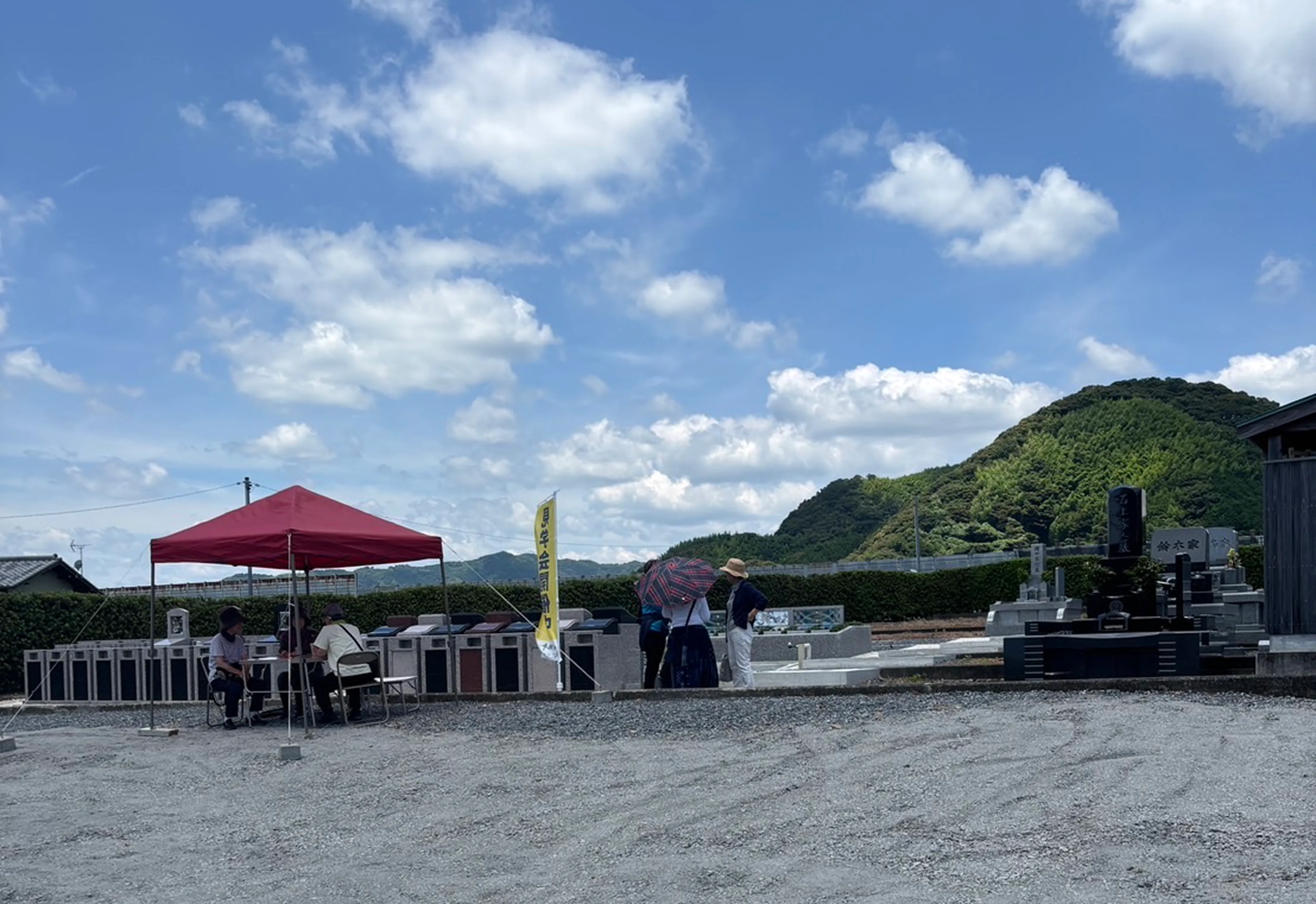 福てらす墓園での接客の様子